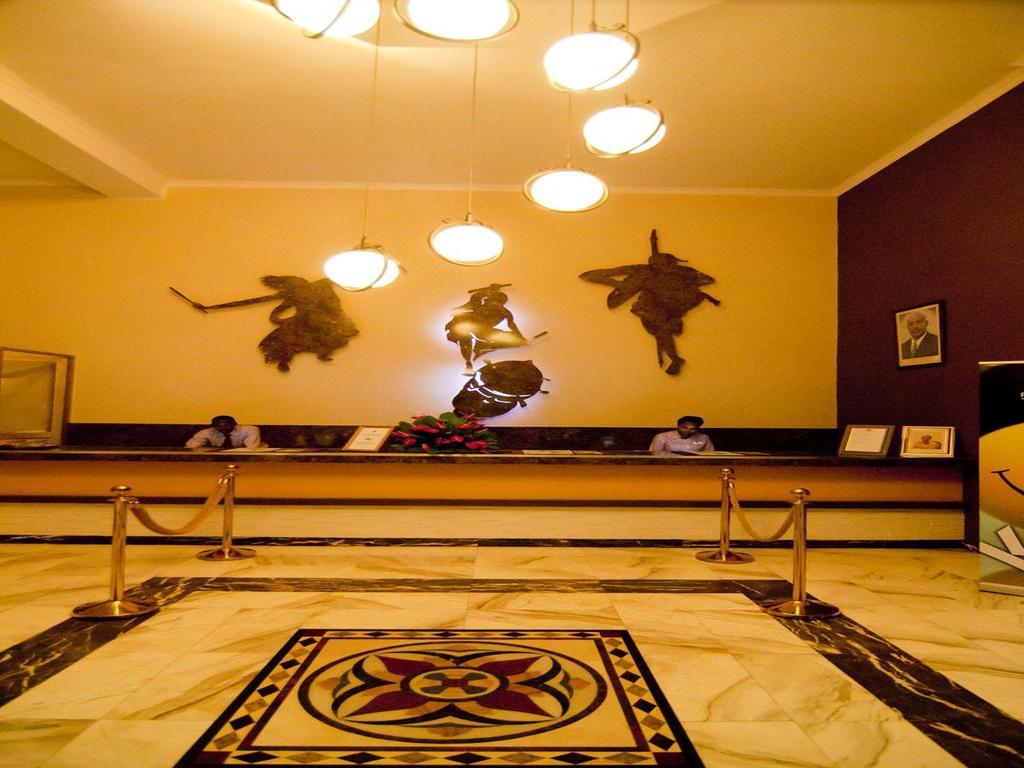 Roca Golf Hotel Бужумбура Екстериор снимка