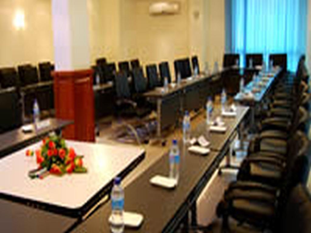 Roca Golf Hotel Бужумбура Екстериор снимка
